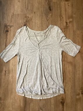 Maurices Light Gray Short Sleeve V-Neck Draped Tee